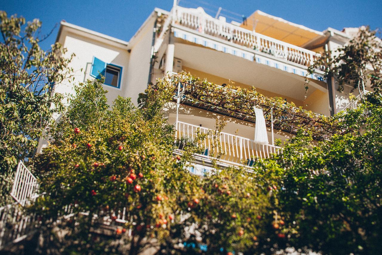 Apartmani Famelja Jovanovic Sveti Stefan Eksteriør billede