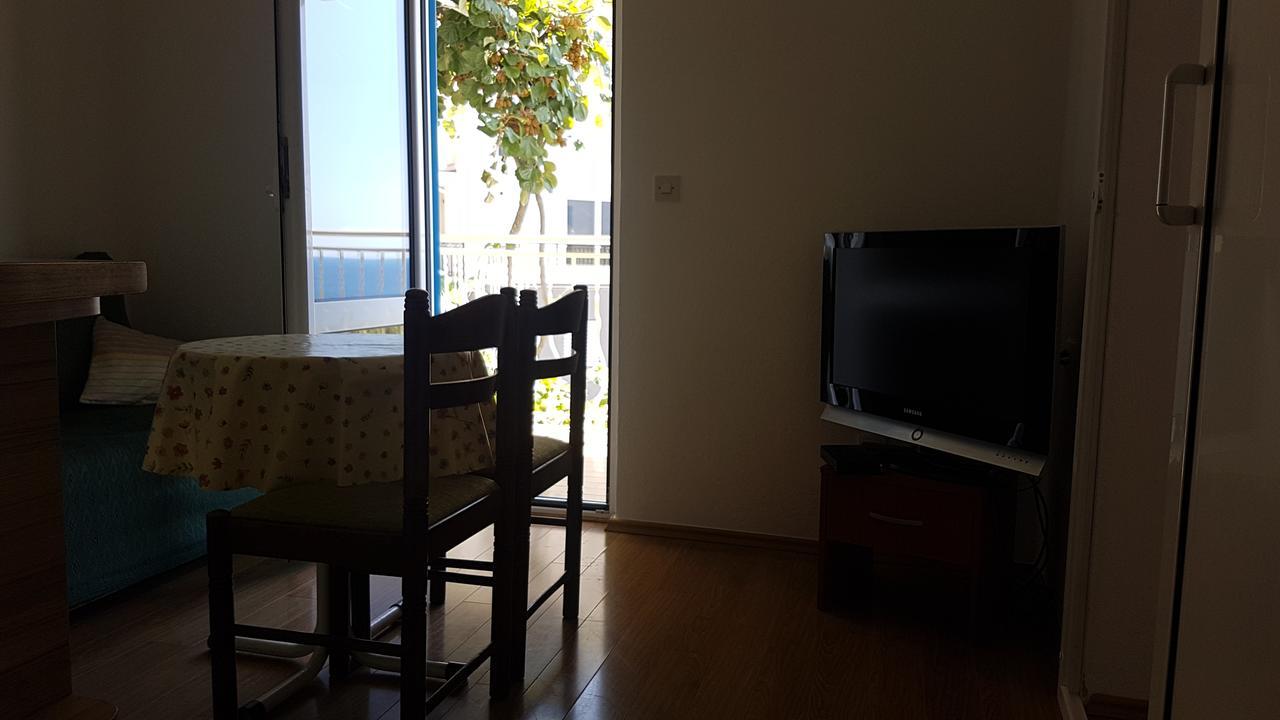 Apartmani Famelja Jovanovic Sveti Stefan Eksteriør billede